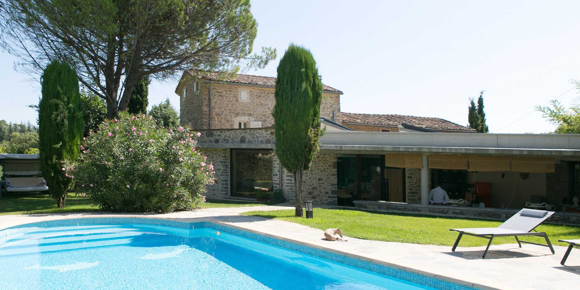 Rénovation d'un mas provencal avec piscine par un architecte d'Aix-en-Provence
